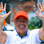 VÍDEO: César Grandão arrasta uma multidão pelas ruas de Lauro de Freitas na carreata da vitória do 70.555