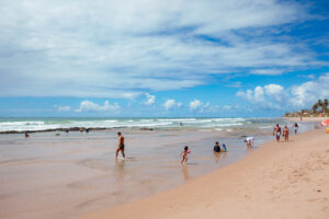 Prefeitura de Lauro de Freitas alerta população sobre prevenção ao câncer de pele no verão