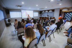 Prefeita Débora Regis alinha plano de governo 2026 com secretariado municipal