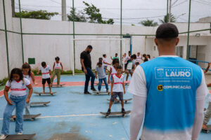 Prefeitura de Lauro de Freitas retoma aulas de skate e beneficia cerca de 300 alunos no município