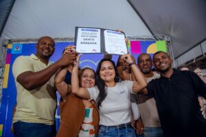 Prefeita Débora Regis assina ordem de serviço para requalificação da Praça Santa Bárbara