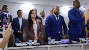 Prefeita Débora Regis participa da abertura dos trabalhos legislativos de 2026 na Câmara de Vereadores