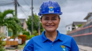 Prefeita Débora Regis vistoria obra concluída do Programa Pavimenta Lauro em Buraquinho