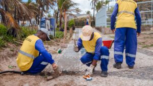 Prefeitura de  Lauro de Freitas realiza substituição de pedras portuguesas no calçadão da orla