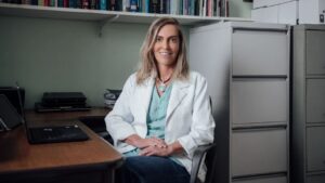 Seis tetraplégicos voltam a andar graças a cientista brasileira