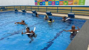 Prefeitura de Lauro de Freitas retoma aulas de natação e hidroginástica para idosos