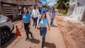 Prefeita Débora Regis fiscaliza obras de microdrenagem no Santa Bárbara, em Itinga