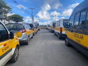 Prefeitura de Lauro de Freitas orienta condutores do transporte escolar para renovação de alvará