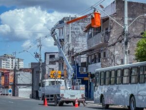 Modernização da iluminação de LED avança e chega ao Centro de Lauro de Freitas