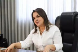 Prefeita de Campo Grande (MS) sanciona lei que proíbe mulheres trans de usarem banheiro feminino