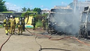 URGENTE: Após incêndio, Prefeitura de Lauro de Freitas reage com rapidez e assegura transporte escolar sem qualquer prejuízo aos estudantes!