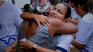 Do abandono à dignidade: Débora Regis transforma a Semana Santa em Lauro de Freitas