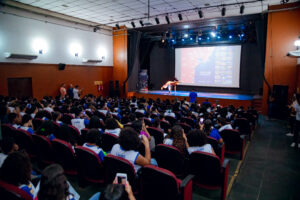Juventude de Lauro de Freitas lota Cineteatro e participa de programação da Rota da Independência 2026