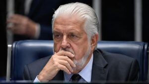 Planalto e PT esperam que Jaques Wagner entregue liderança do governo após operação da PF