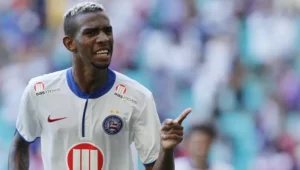 Ex-Bahia, Talisca anuncia parceria com a Prefeitura de Lauro de Freitas para fortalecer o esporte no município