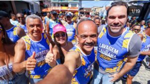 Elinaldo participa da tradicional Lavagem de Saubara e reforça articulações políticas no Recôncavo Baiano