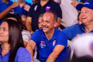 Elinaldo reúne milhares de pessoas em Camaçari durante encontro com ACM Neto e demonstra força política da oposição