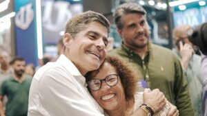 Cibele de Teobaldo participa do primeiro dia do Super Bahia 2026 e destaca a importância das conexões para o desenvolvimento da Bahia