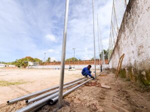 Prefeitura avança na obra de requalificação da Arena Poeirão, em Portão
