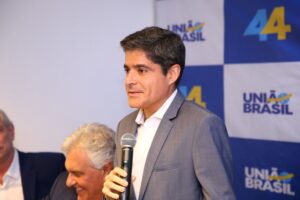 URGENTE: ACM Neto aparece à frente de Jerônimo em pesquisas