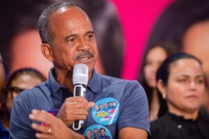 João Roma e Débora Régis reforçam apoio a Elinaldo em agendas na Região Metropolitana
