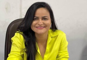 DÉBORA RÉGIS GANHA OU PERDE AO DECLARAR APOIO A FLÁVIO BOLSONARO?